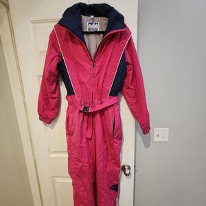 Vibrant Pink Ski & Snow Jacket with Fleece-Lined Collar